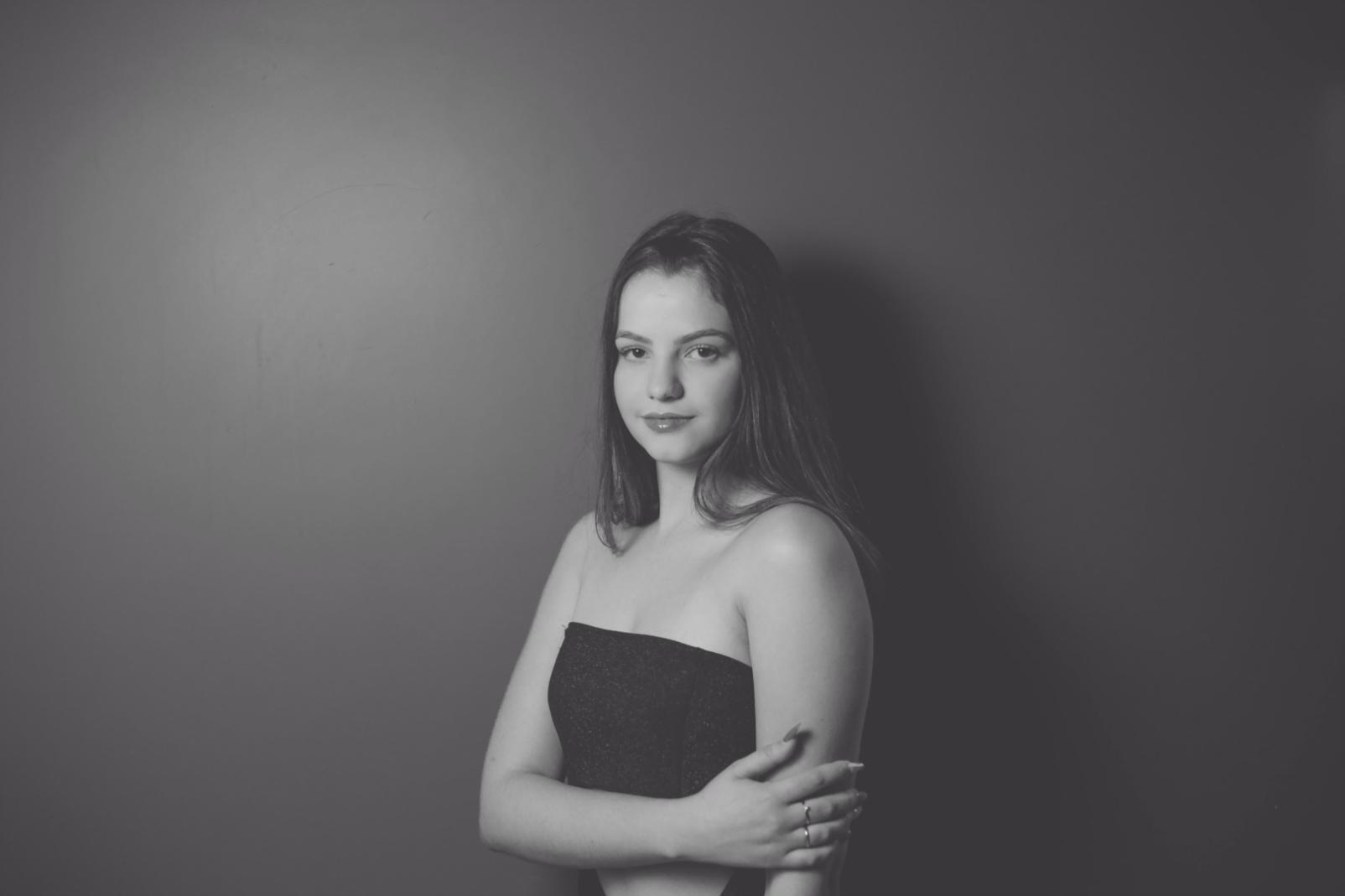 Studenti durante esercitazione pratica teoria colore