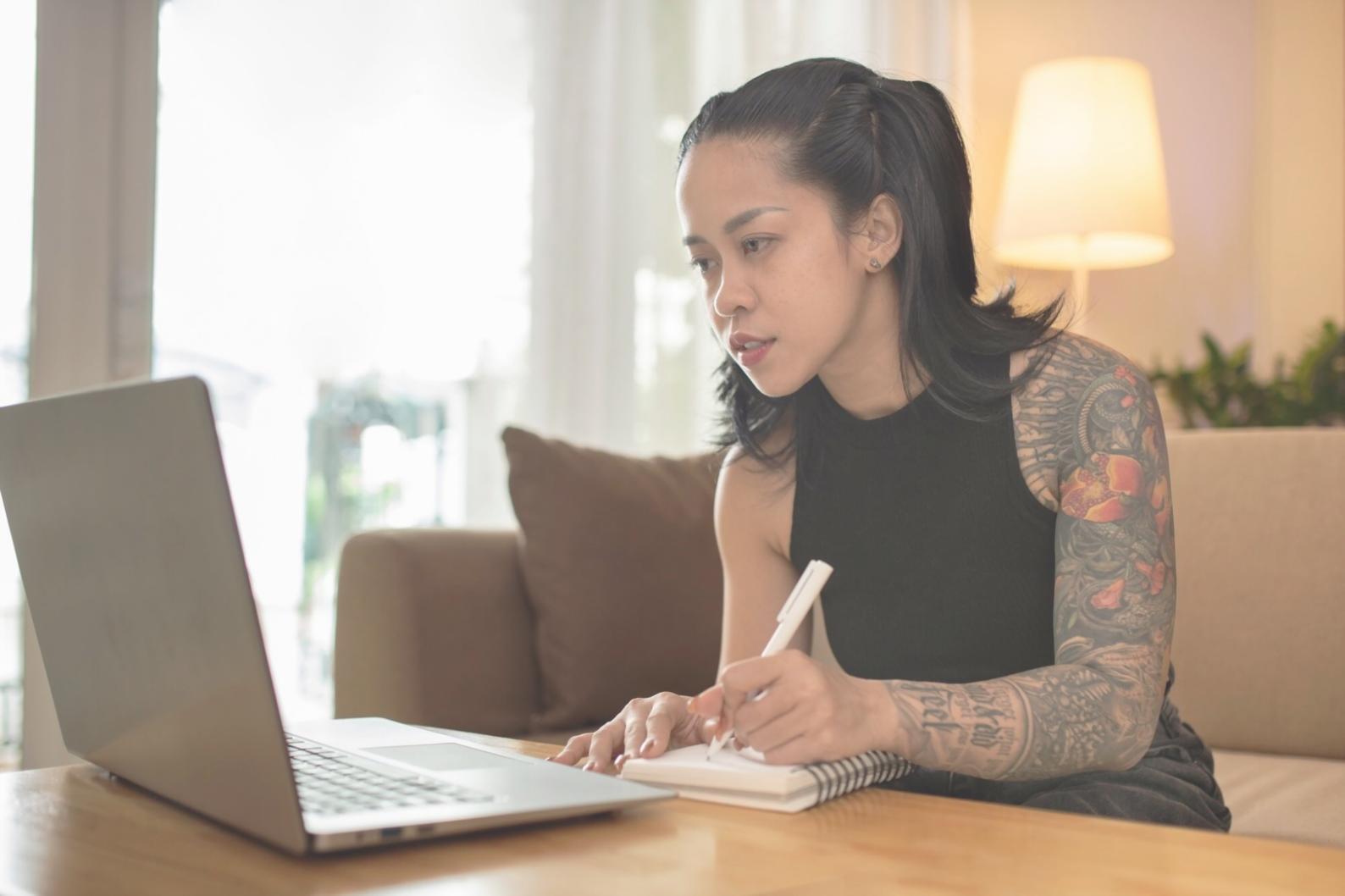 Palette di colori per makeup professionale e strumenti per teoria cromatica